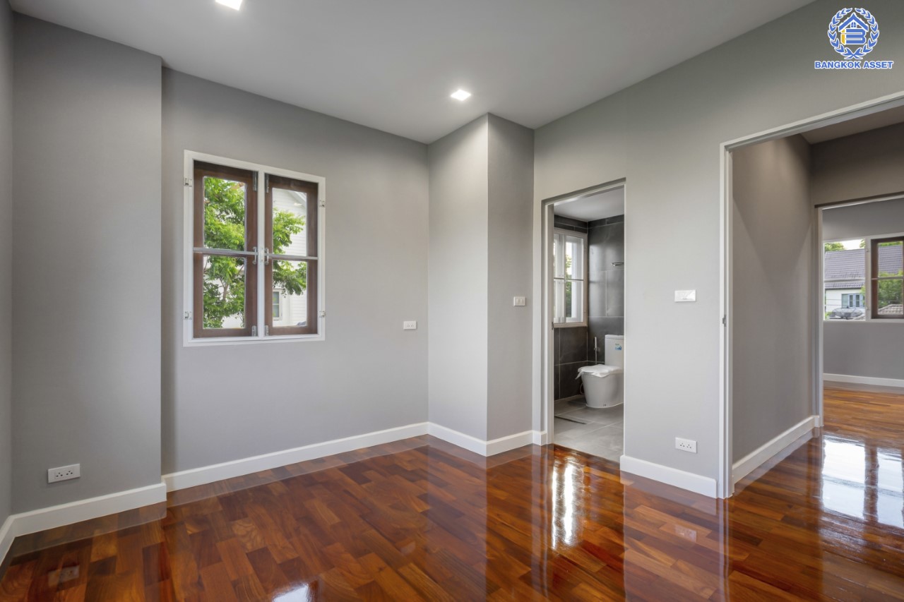 คฤหาสน์มือสองตกแต่งใหม่ ม.ลัดดารมย์ เพชรเกษม69  ตกแต่งหรูหราดีไซน์สุด Classic เนื้อที่ 103.2 ตร.ว. ฟังก์ชันจัดเต็ม 4 ห้องนอน 4 ห้องน้ำ จอดรถได้ถึง 4 คัน พร้อมพื้นที่สนามหญ้าด้านข้างกว้างกว่า 200 ตร.ม. บนทำเลศักยภาพ เชื่อมต่อหลายเส้นทาง ใกล้เดอะมอลล์บางแค จุดขึ้นทางด่วน "เพชรเกษม" และรถไฟฟ้าสายสีน้ำเงิน "สถานีหลักสอง"...